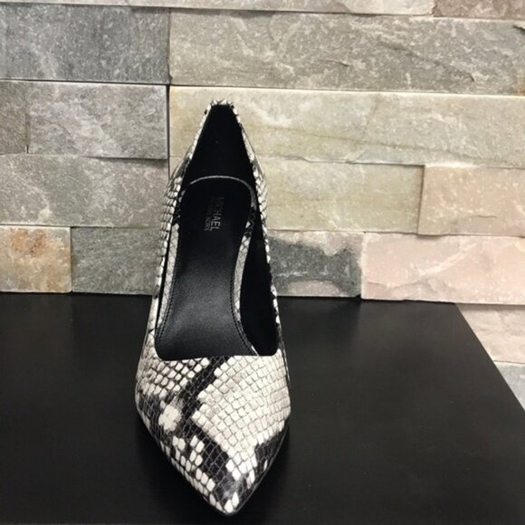 Michael Kors Dorothy Flex Leather Pump - Picture 12 of 17